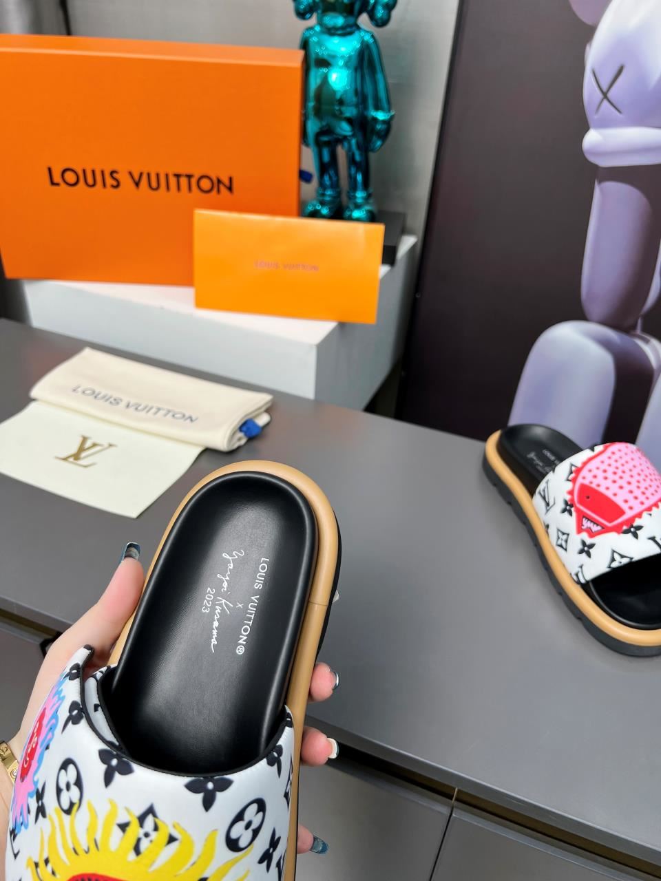 Louis Vuitton Slippers